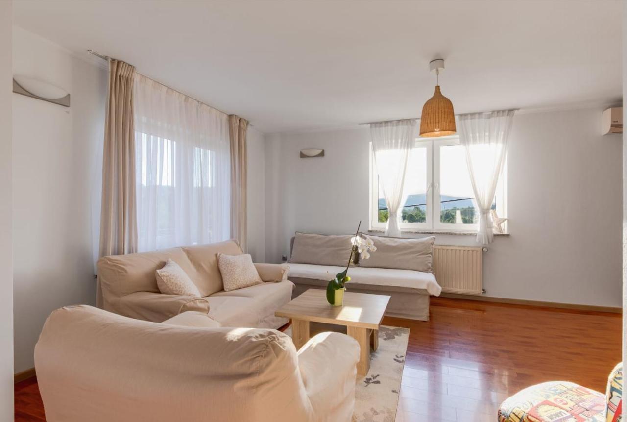 Apartments Nika สลูน ภายนอก รูปภาพ