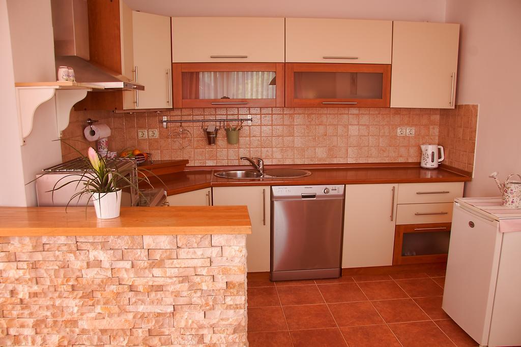 Apartments Nika สลูน ภายนอก รูปภาพ